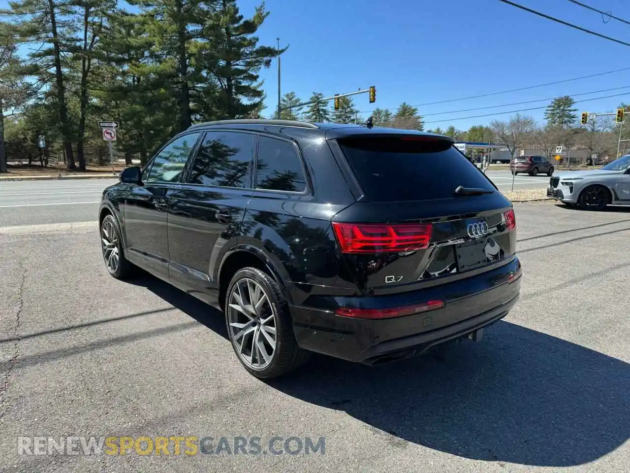 3 Photograph of a damaged car WA1VAAF72KD007695 AUDI Q7 2019