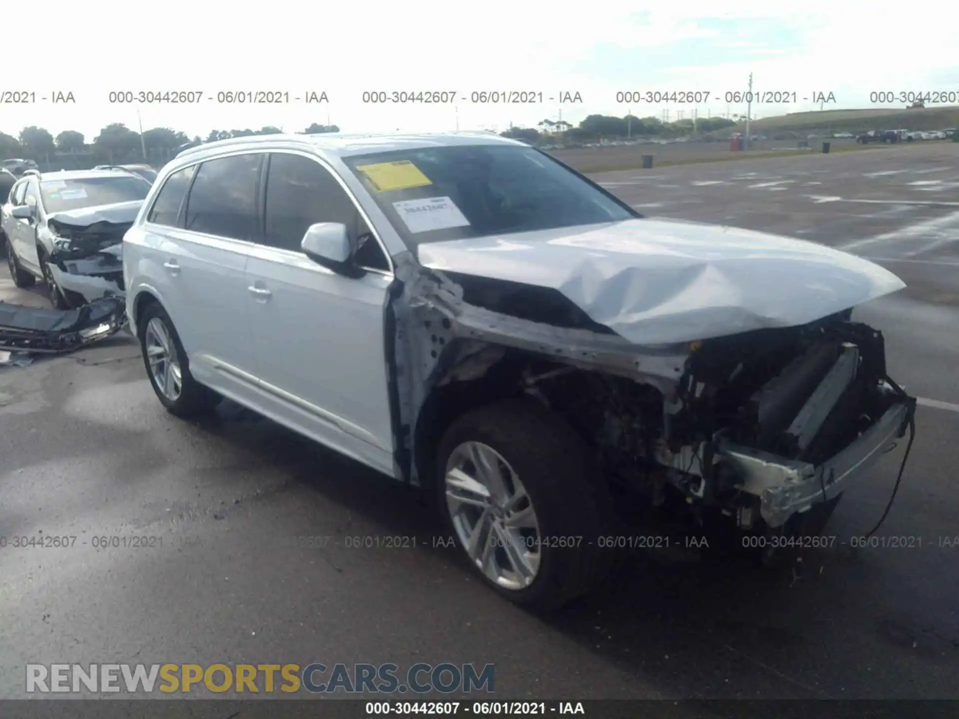 1 Photograph of a damaged car WA1AJAF79LD012943 AUDI Q7 2020