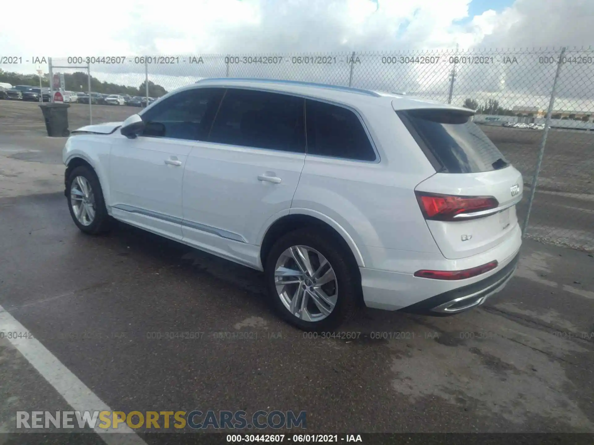3 Photograph of a damaged car WA1AJAF79LD012943 AUDI Q7 2020