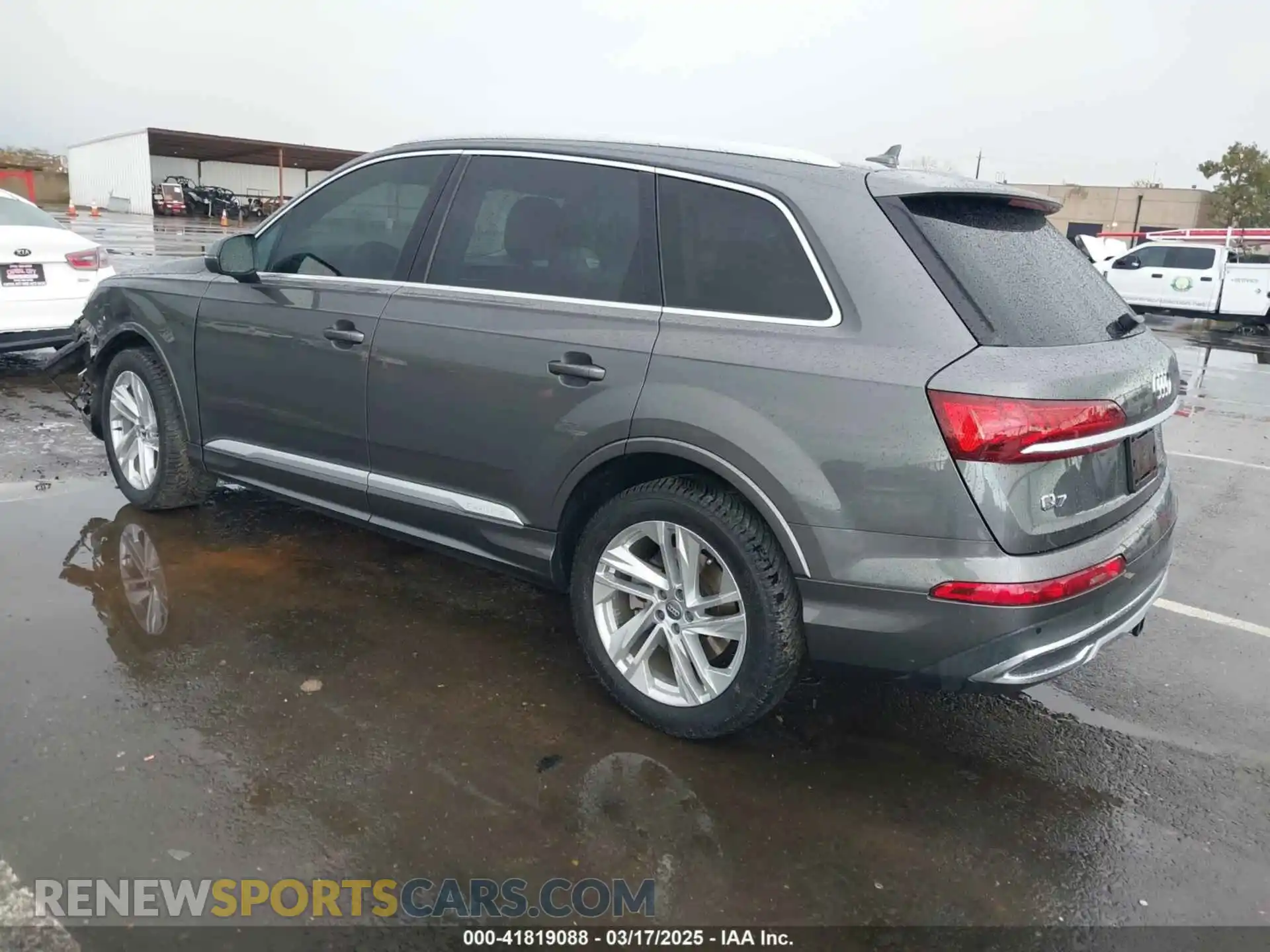 3 Photograph of a damaged car WA1AXAF77LD003544 AUDI Q7 2020