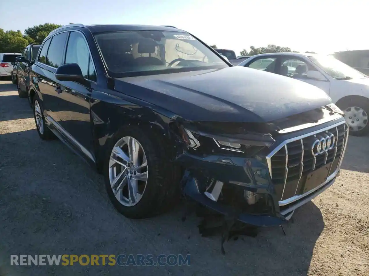 1 Photograph of a damaged car WA1LXAF72LD005498 AUDI Q7 2020
