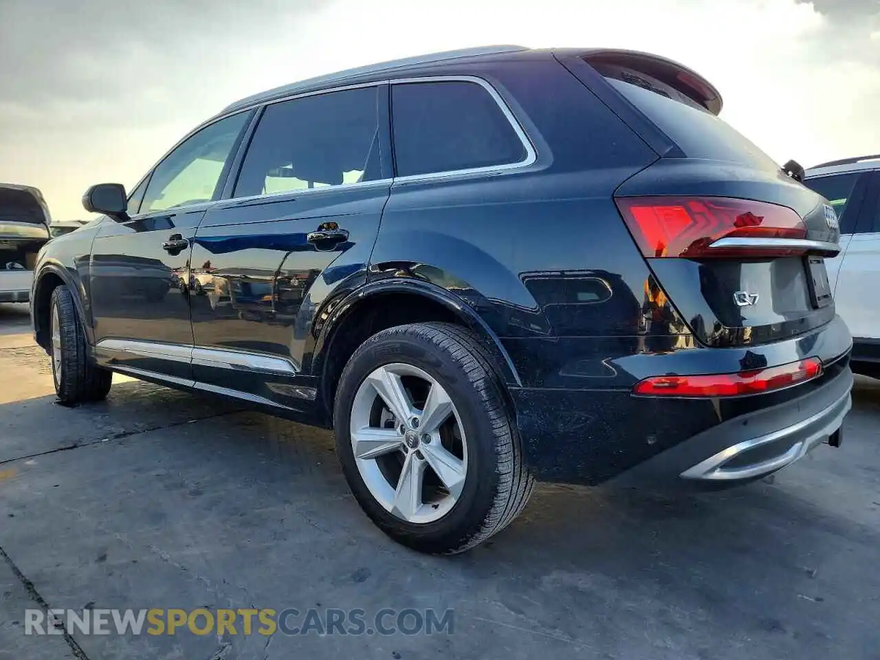 2 fotografías del automóvil dañado WA1AXAF70MD011342 AUDI Q7 2021