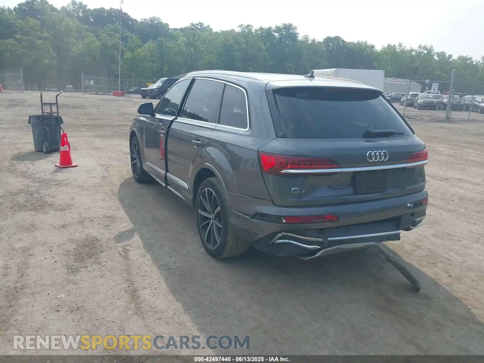 3 Photograph of a damaged car WA1LJAF76MD012523 AUDI Q7 2021