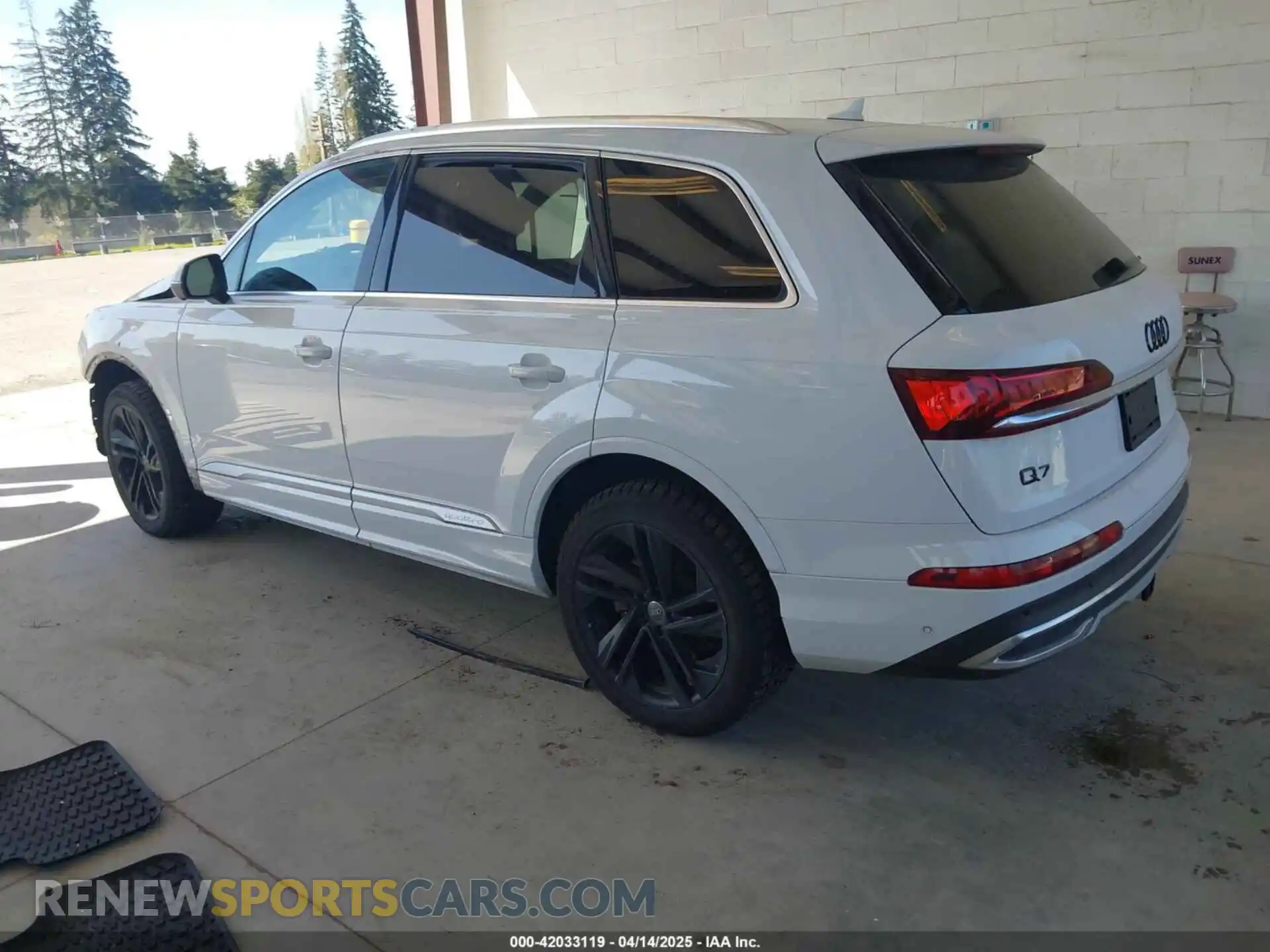 3 Photograph of a damaged car WA1LJAF7XMD012234 AUDI Q7 2021