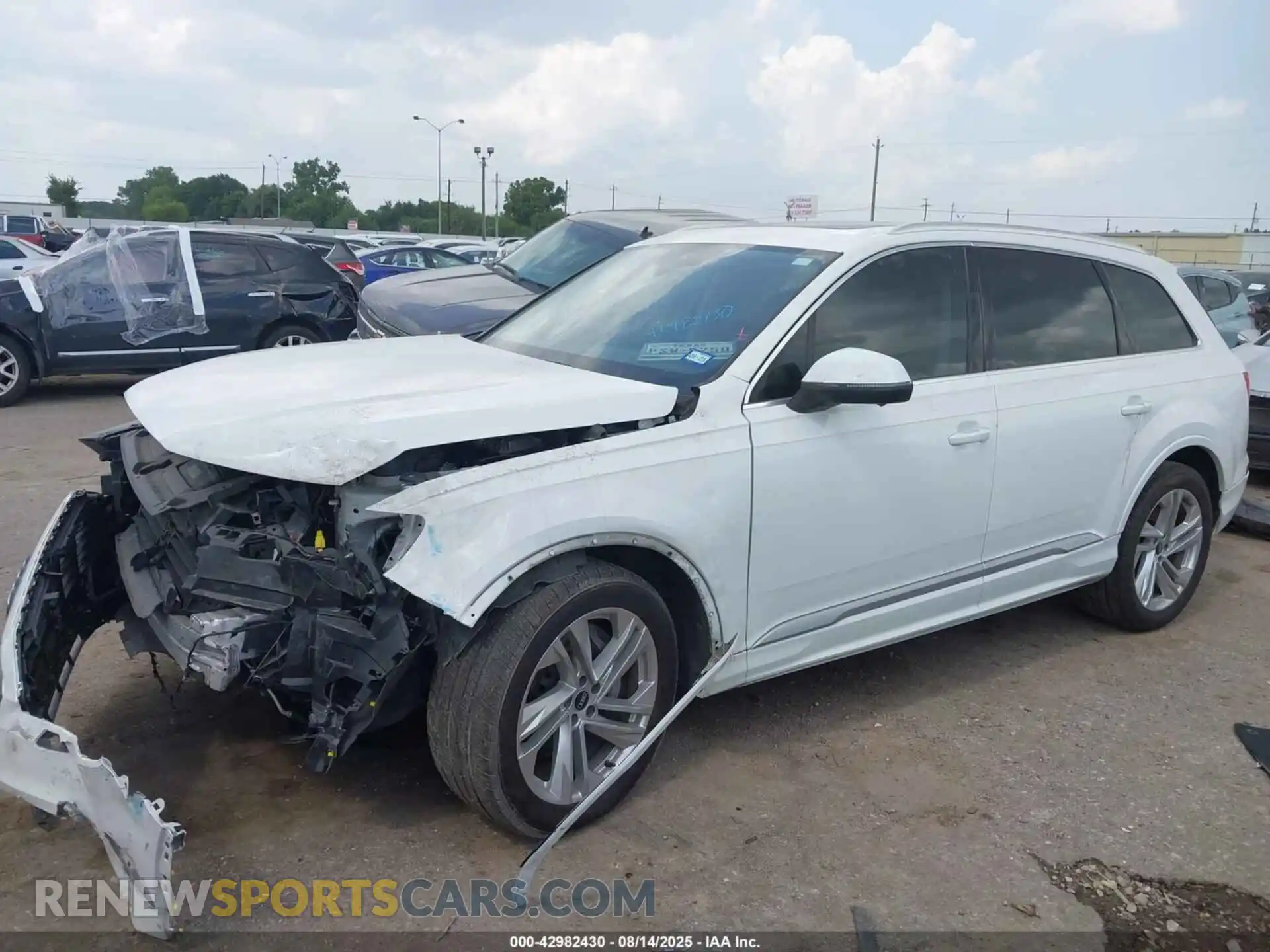 2 Photograph of a damaged car WA1LJAF7XMD025601 AUDI Q7 2021