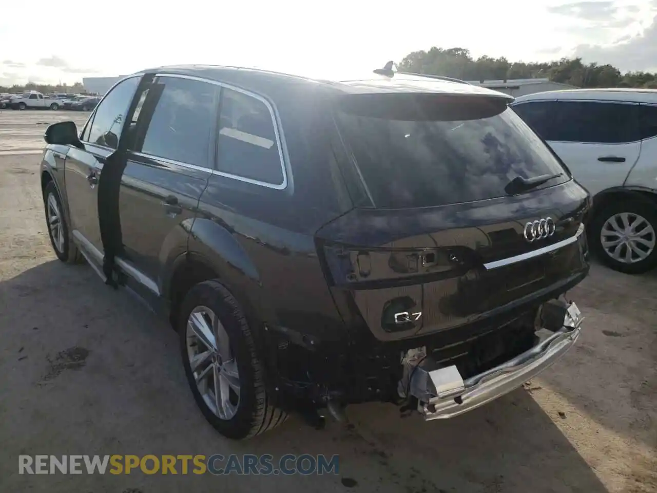 3 Photograph of a damaged car WA1LXAF70MD040400 AUDI Q7 2021