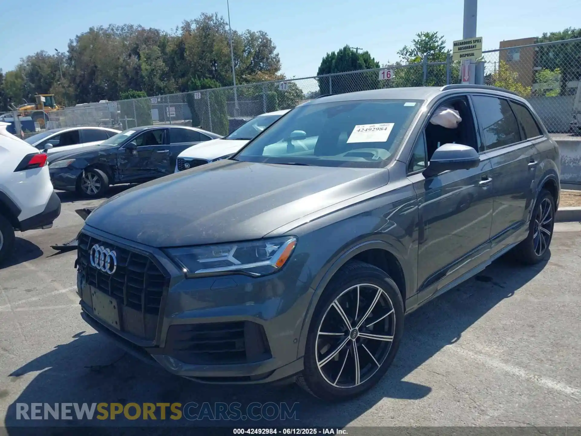 2 Photograph of a damaged car WA1LXAF75MD013368 AUDI Q7 2021