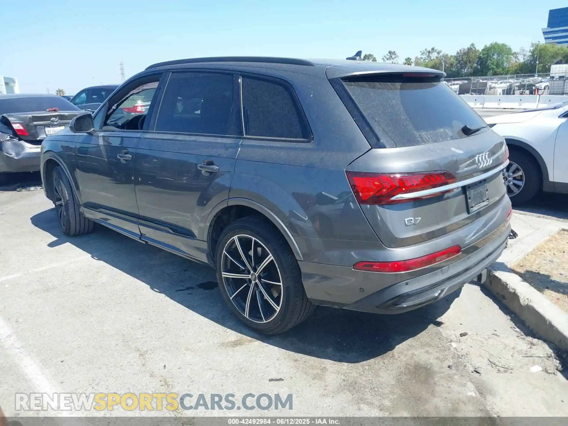 3 Photograph of a damaged car WA1LXAF75MD013368 AUDI Q7 2021