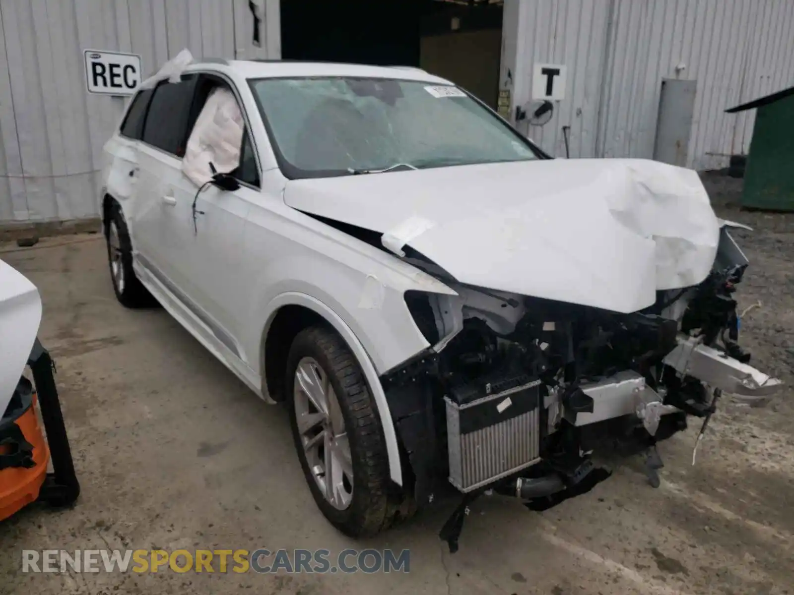 1 Photograph of a damaged car WA1LXAF78MD017589 AUDI Q7 2021