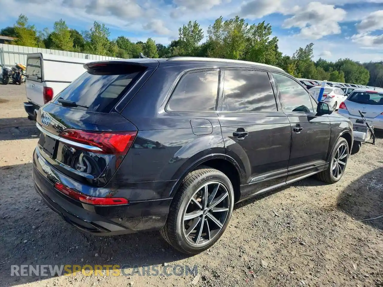 3 Photograph of a damaged car WA1VXAF74MD011636 AUDI Q7 2021