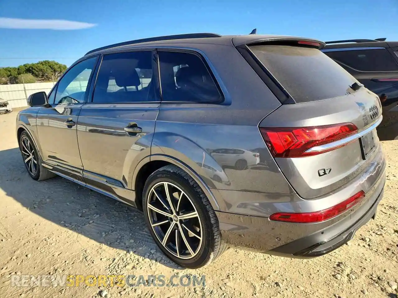 2 Photograph of a damaged car WA1VXAF76MD037235 AUDI Q7 2021