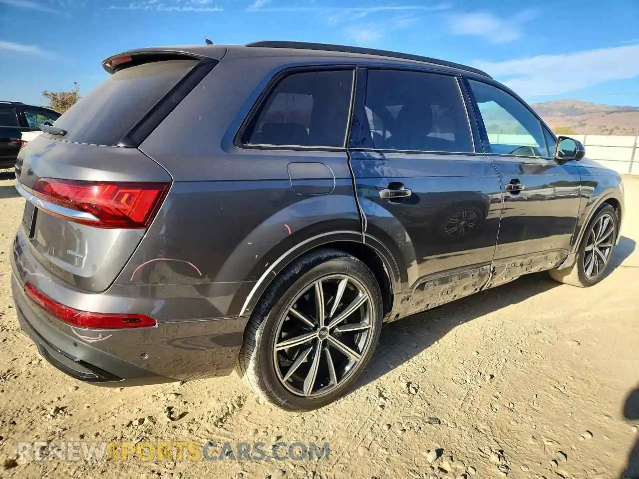 3 Photograph of a damaged car WA1VXAF76MD037235 AUDI Q7 2021
