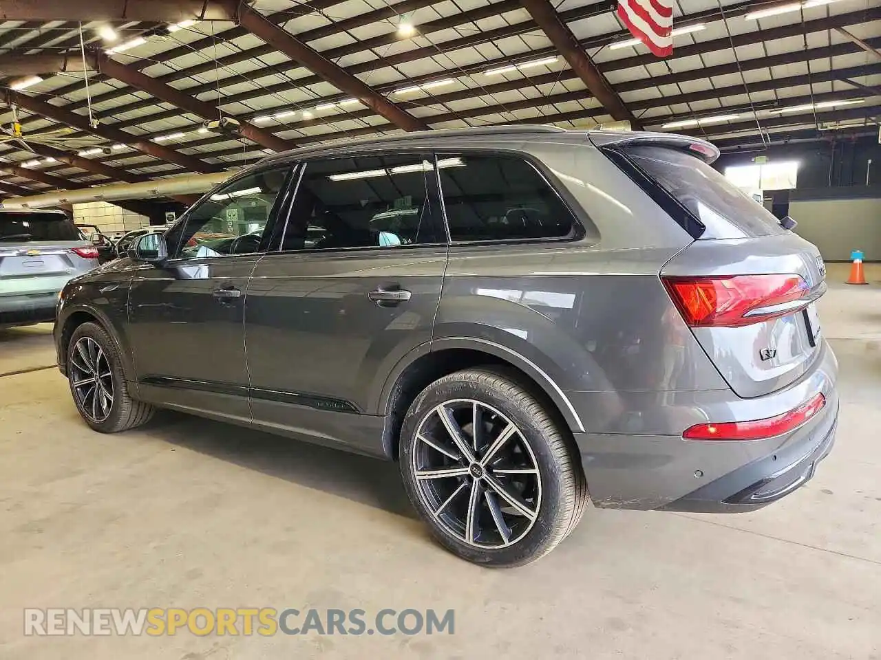 2 Photograph of a damaged car WA1LXBF78ND009175 AUDI Q7 2022