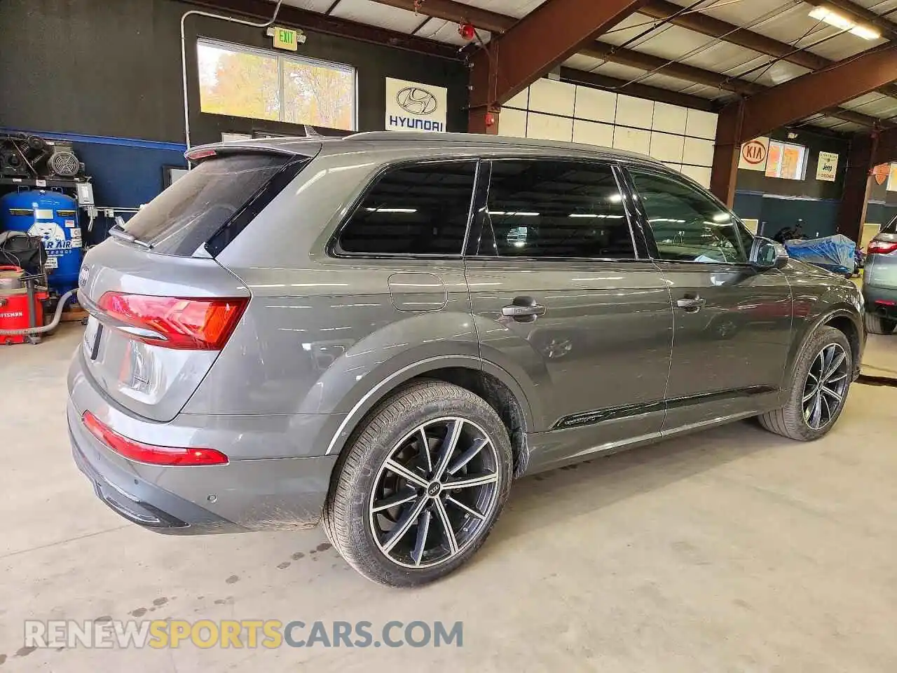 3 Photograph of a damaged car WA1LXBF78ND009175 AUDI Q7 2022