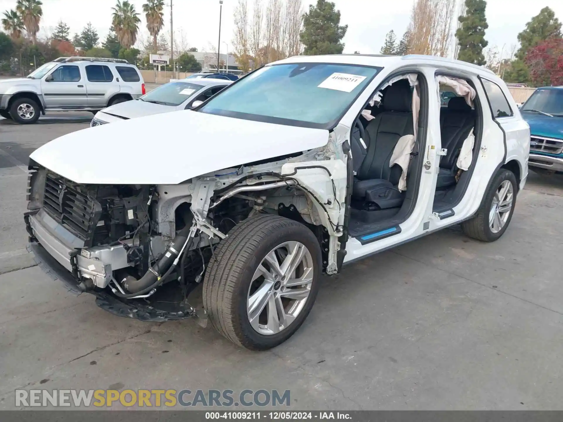 2 Photograph of a damaged car WA1ACBF71PD017141 AUDI Q7 2023