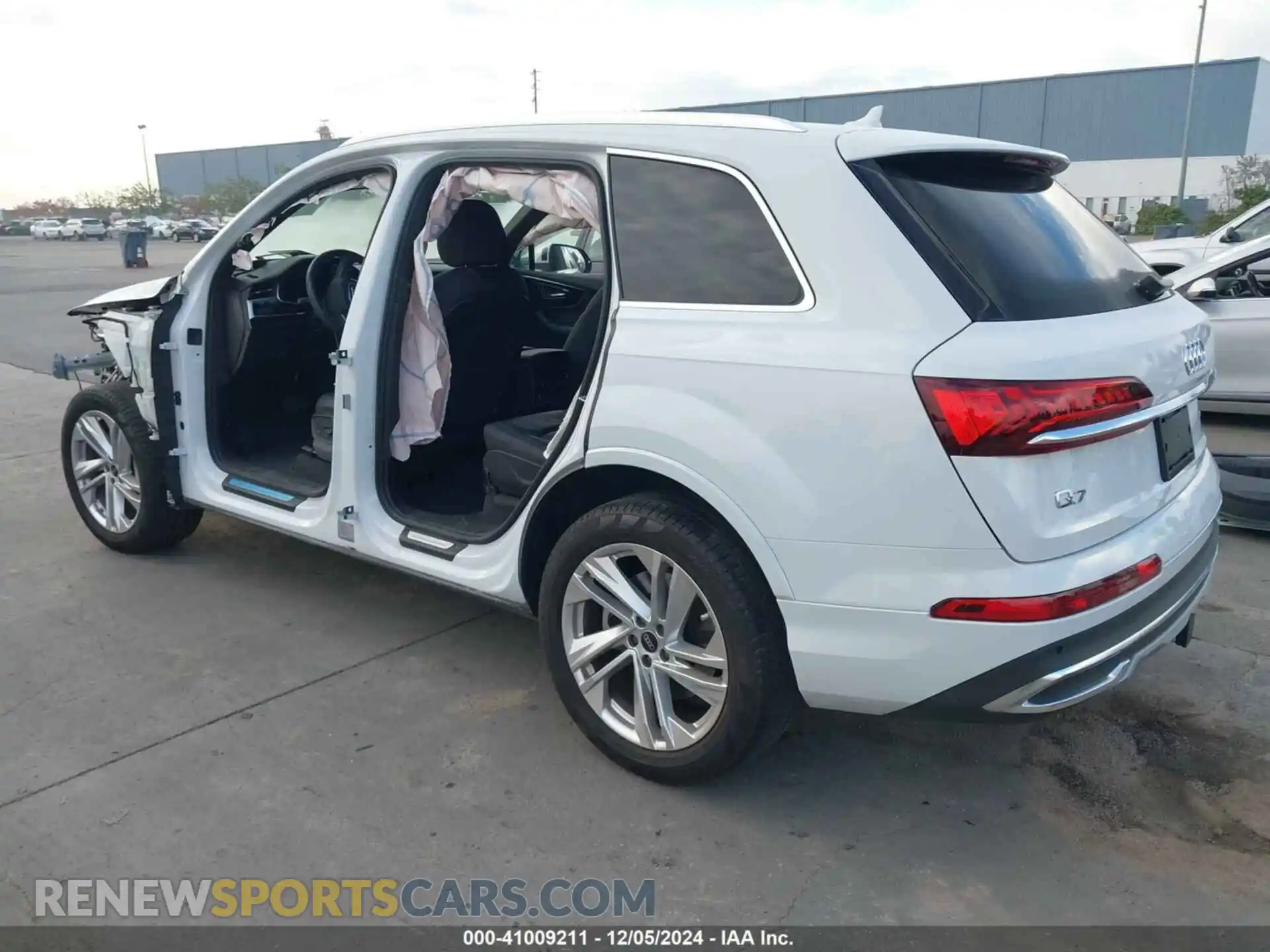 3 Photograph of a damaged car WA1ACBF71PD017141 AUDI Q7 2023