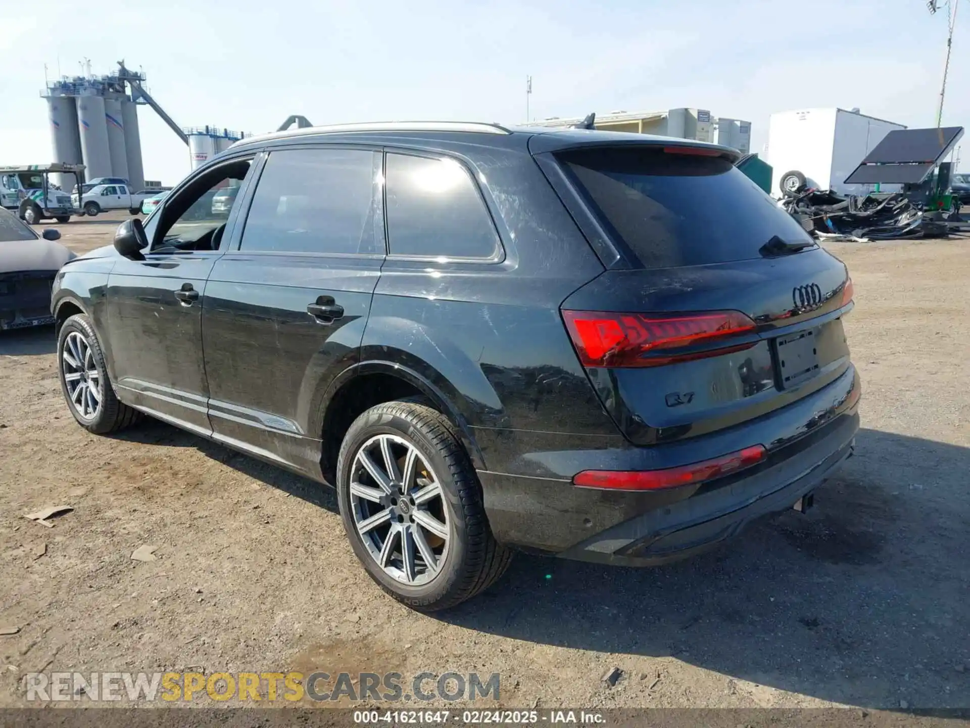 3 Photograph of a damaged car WA1LCBF77PD021834 AUDI Q7 2023