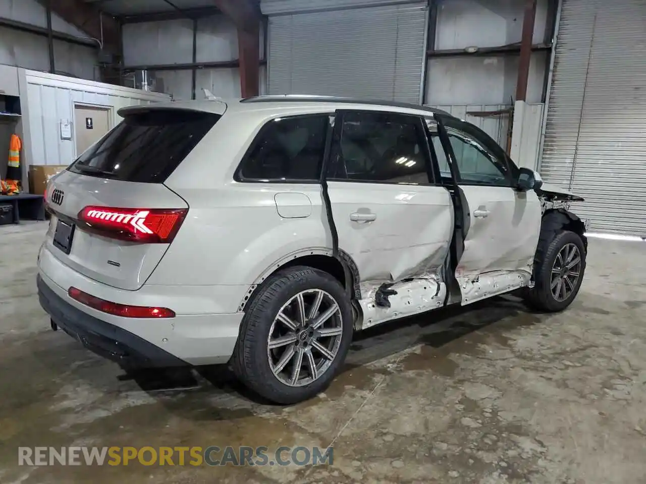 3 Photograph of a damaged car WA1LCBF79PD018093 AUDI Q7 2023