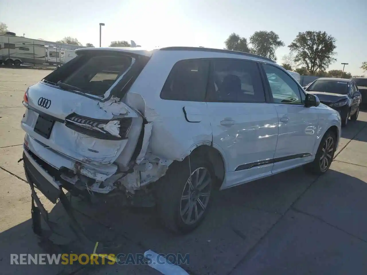 3 Photograph of a damaged car WA1LCBF7XPD013940 AUDI Q7 2023