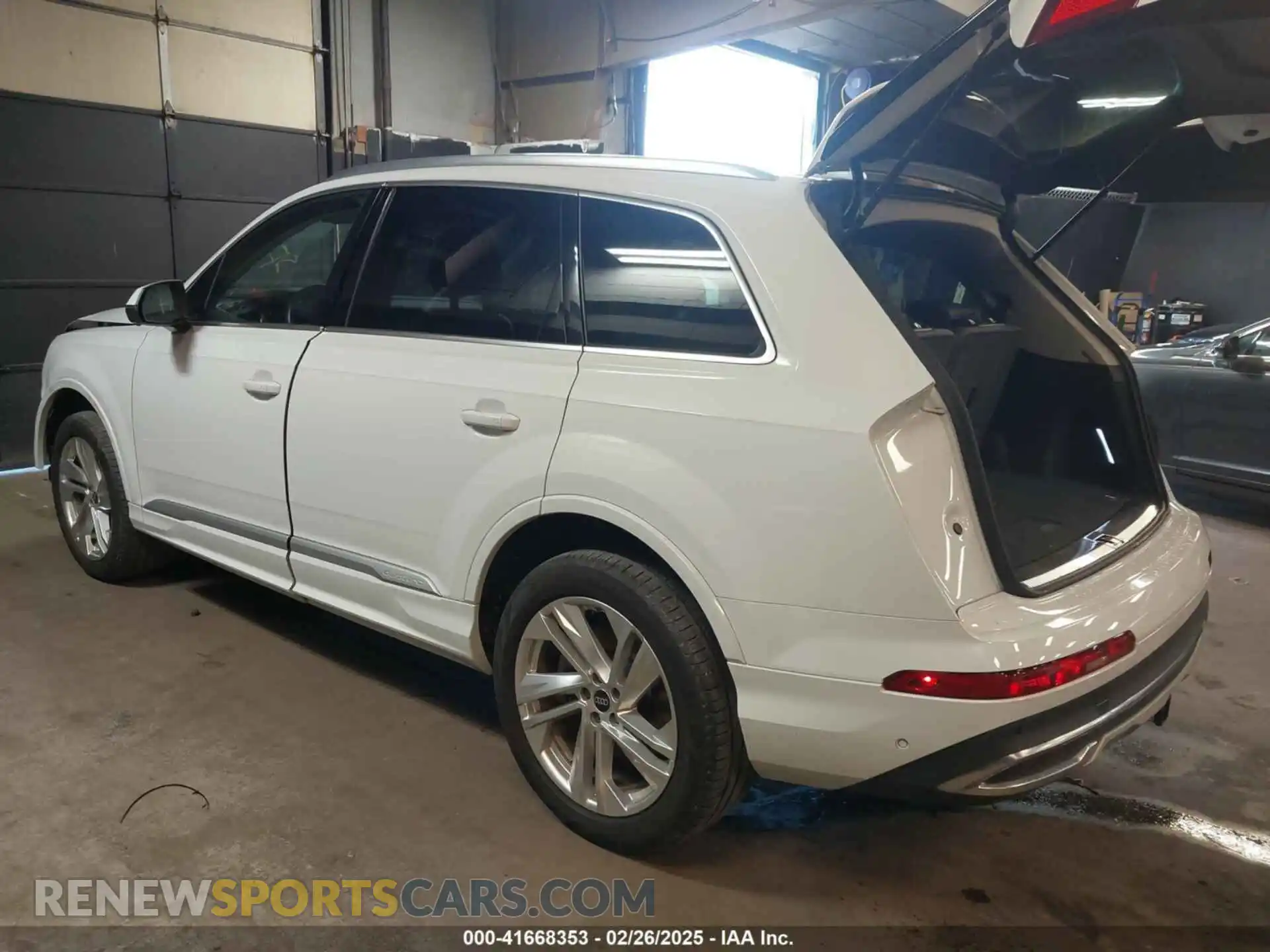 3 Photograph of a damaged car WA1LXBF74PD001609 AUDI Q7 2023