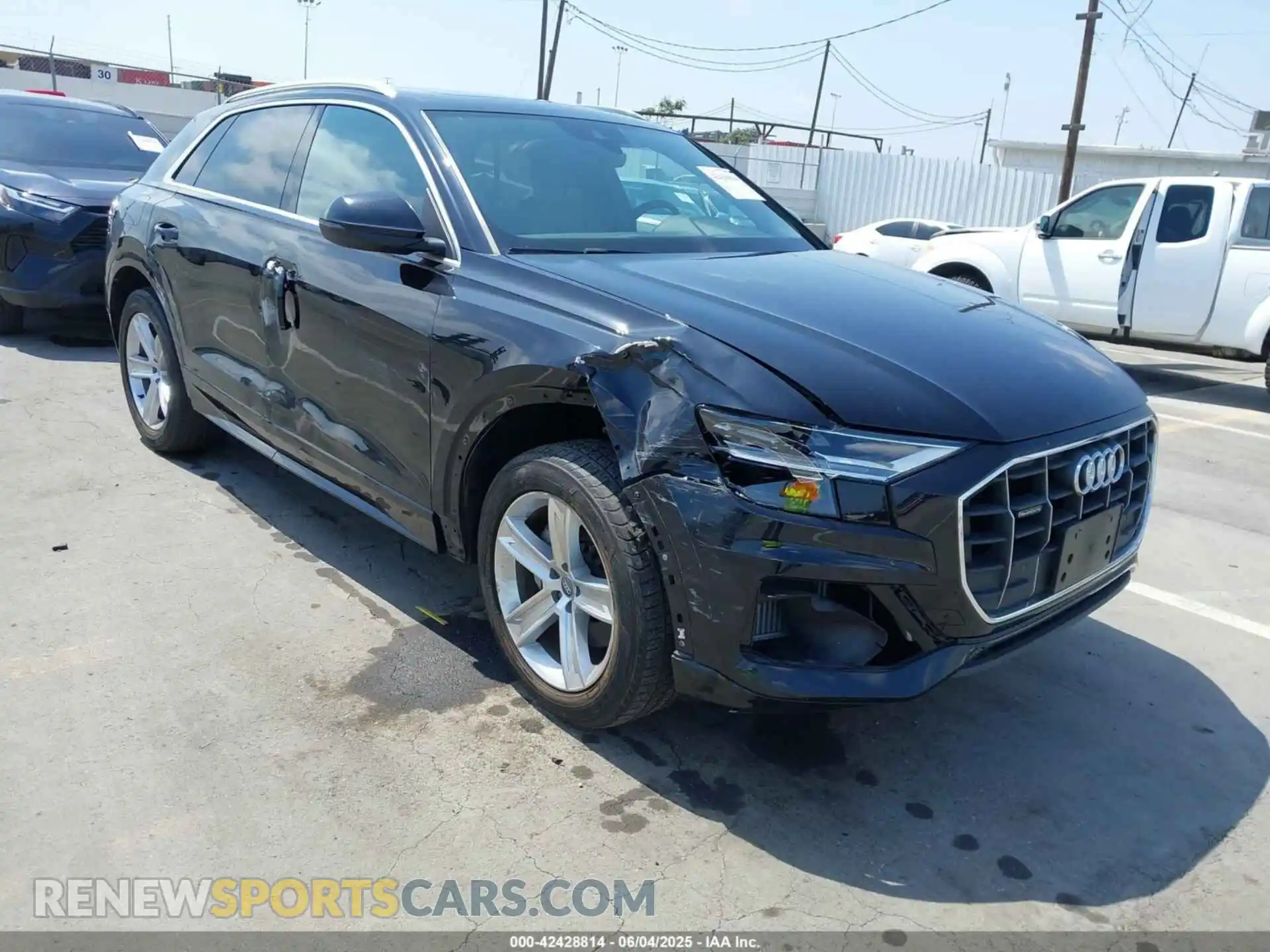 1 Фотография поврежденного автомобиля WA1AVAF12KD010255 AUDI Q8 2019