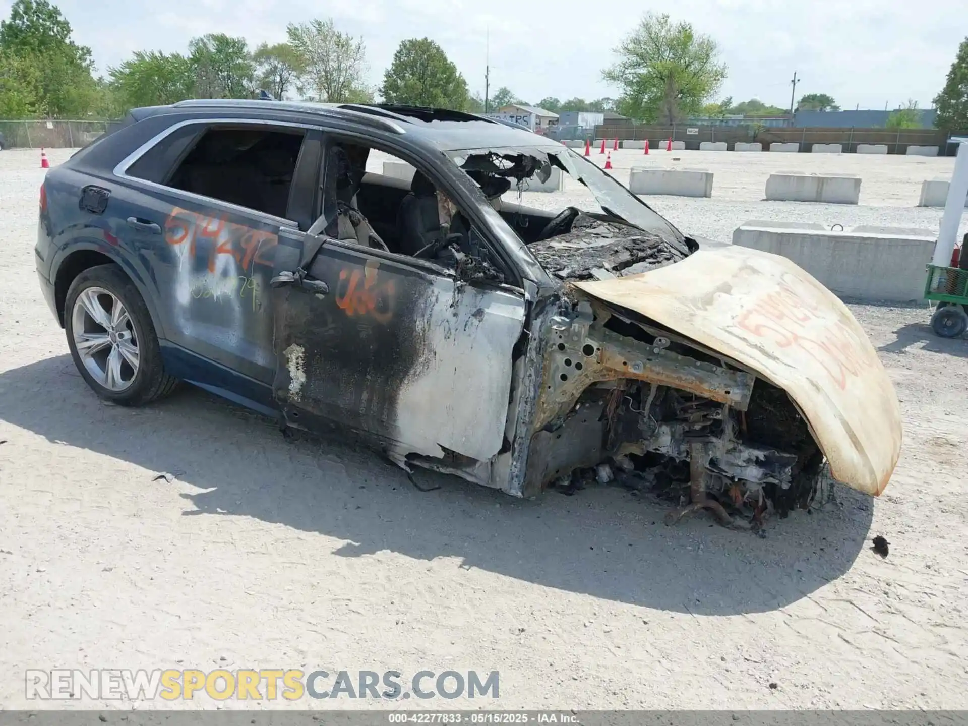1 Photograph of a damaged car WA1BVAF1XKD011772 AUDI Q8 2019