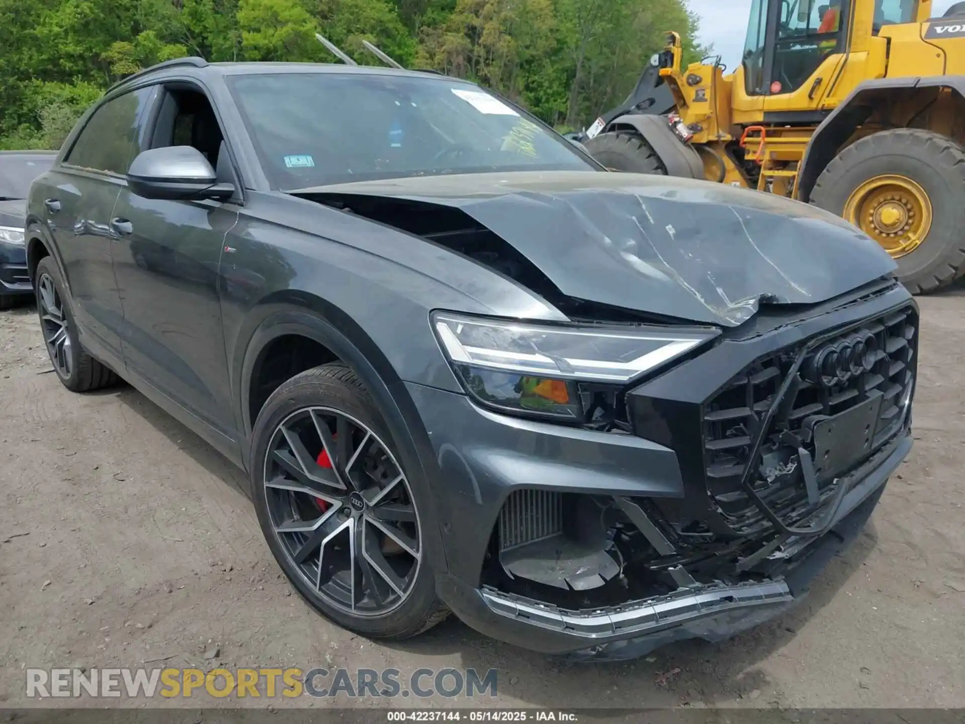 1 Photograph of a damaged car WA1EVAF14MD036327 AUDI Q8 2021