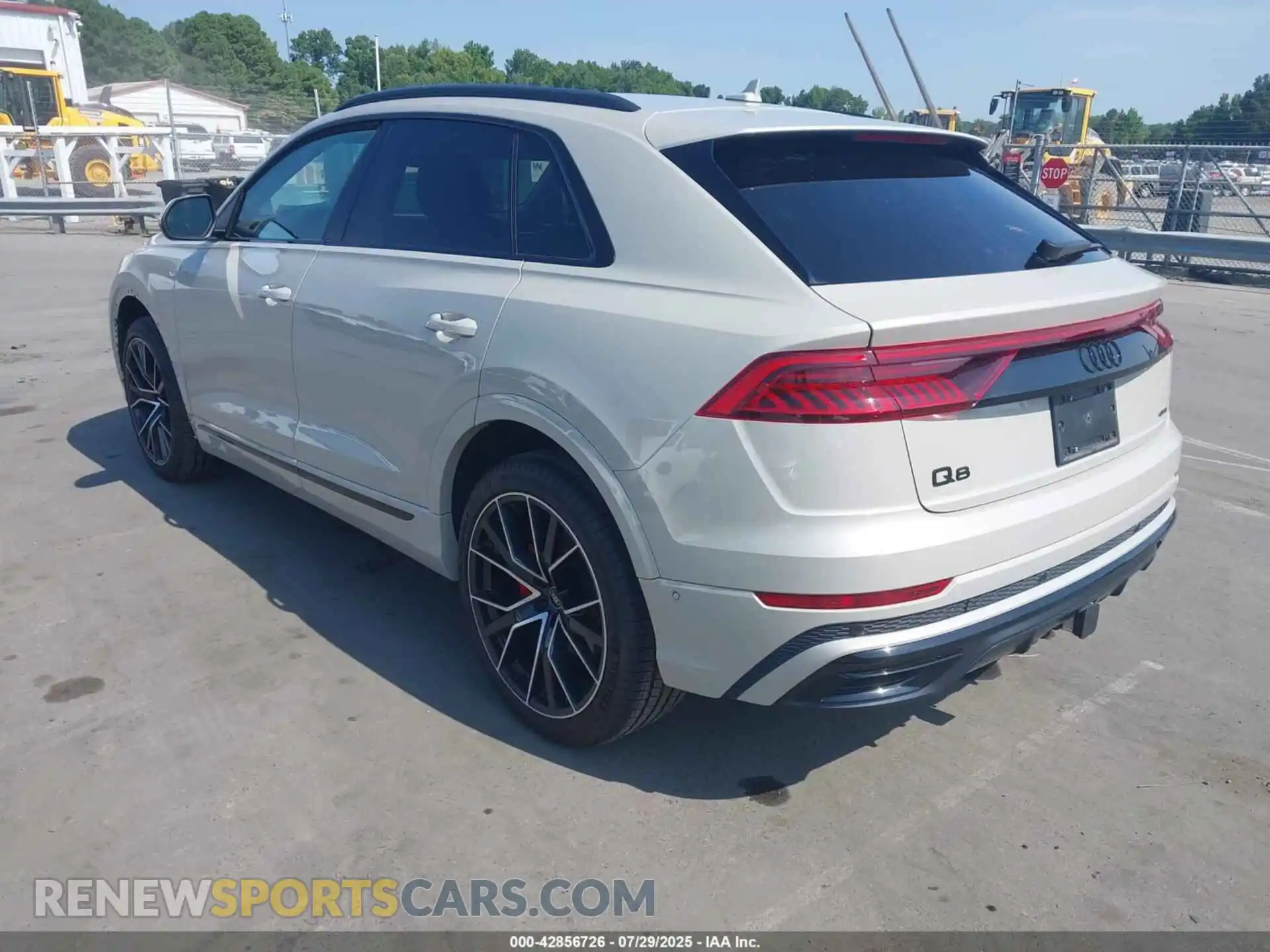 3 Photograph of a damaged car WA1FVAF11MD029453 AUDI Q8 2021