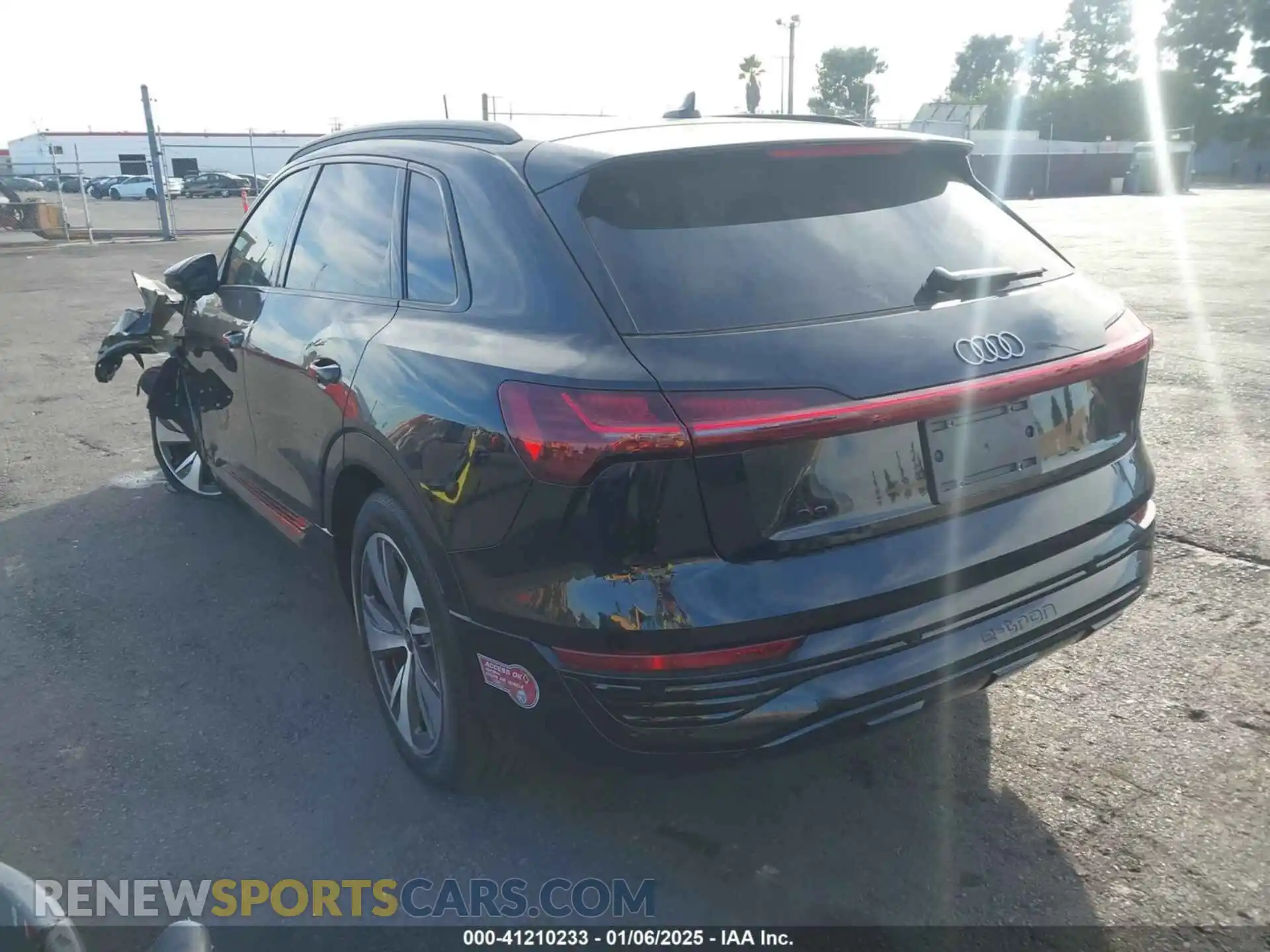 3 Фотография поврежденного автомобиля WA14AAGEXRB022718 AUDI Q8 E-TRON 2024
