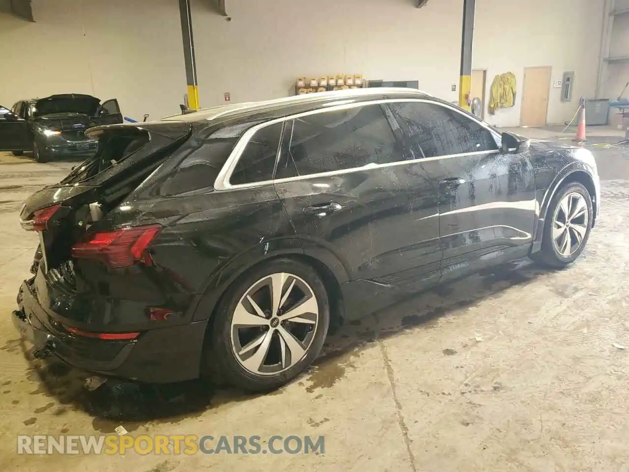3 Photograph of a damaged car WA15AAGE0RB016575 AUDI Q8 E-TRON 2024