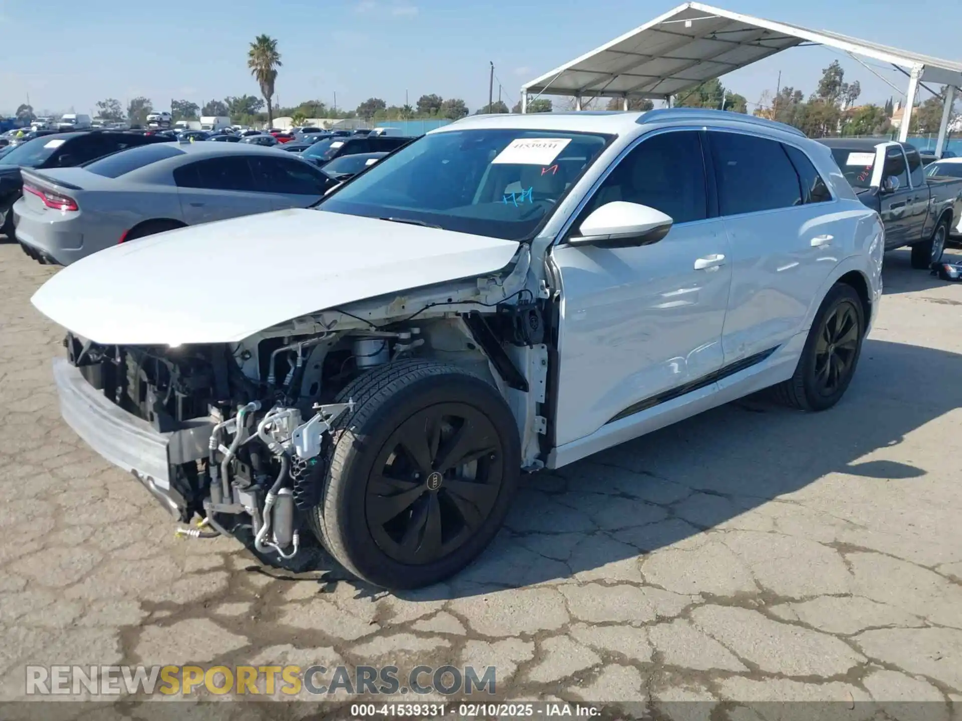 2 fotografías del automóvil dañado WA15AAGE3RB006980 AUDI Q8 E-TRON 2024