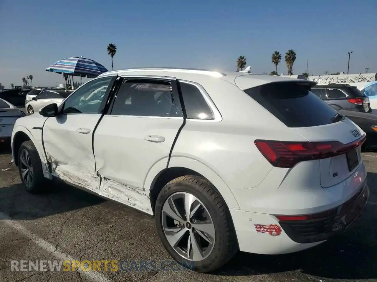 2 fotografías del automóvil dañado WA15AAGE3RB008907 AUDI Q8 E-TRON 2024