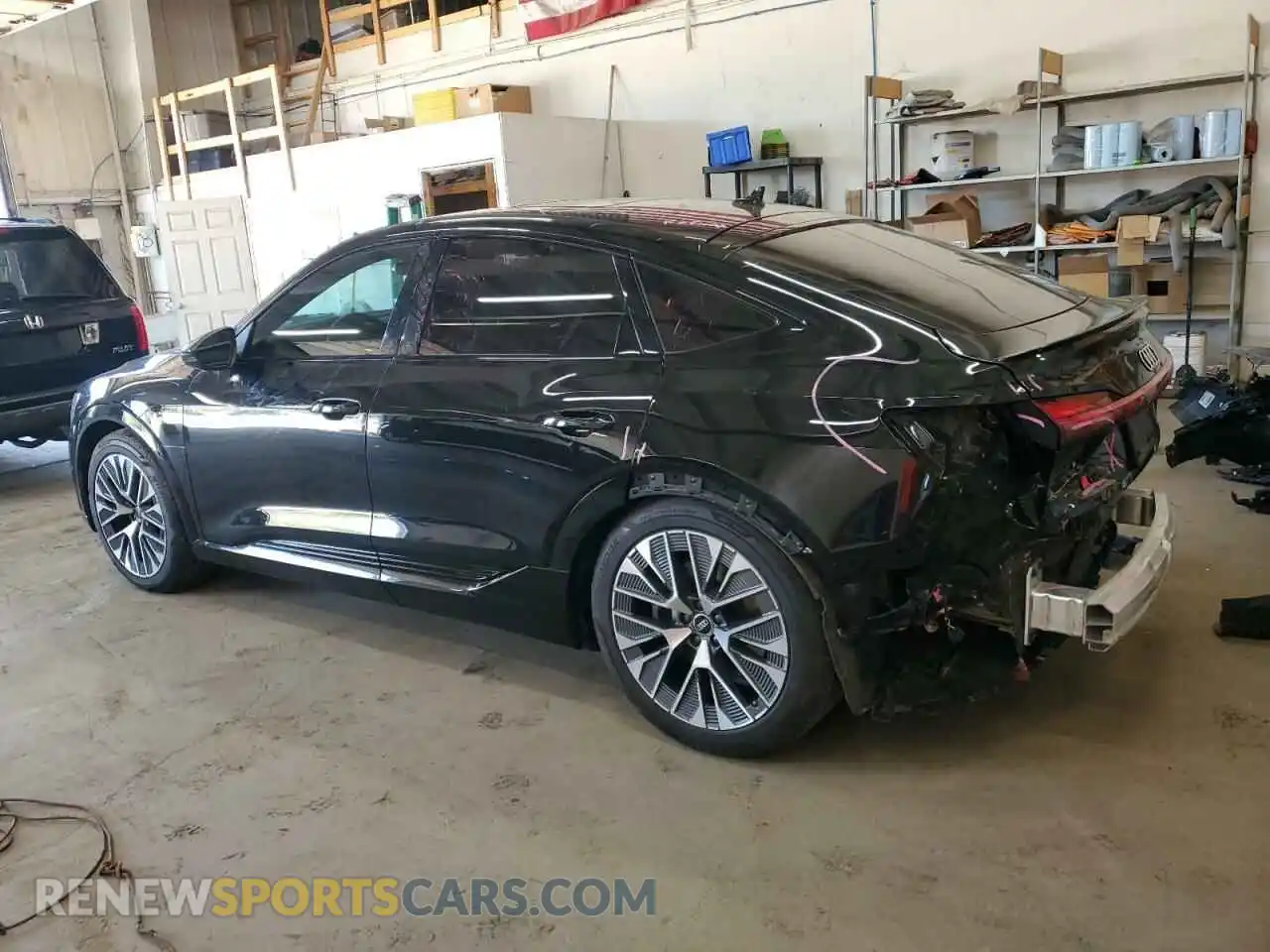 2 fotografías del automóvil dañado WA1CAAGE0RB010685 AUDI Q8 E-TRON 2024