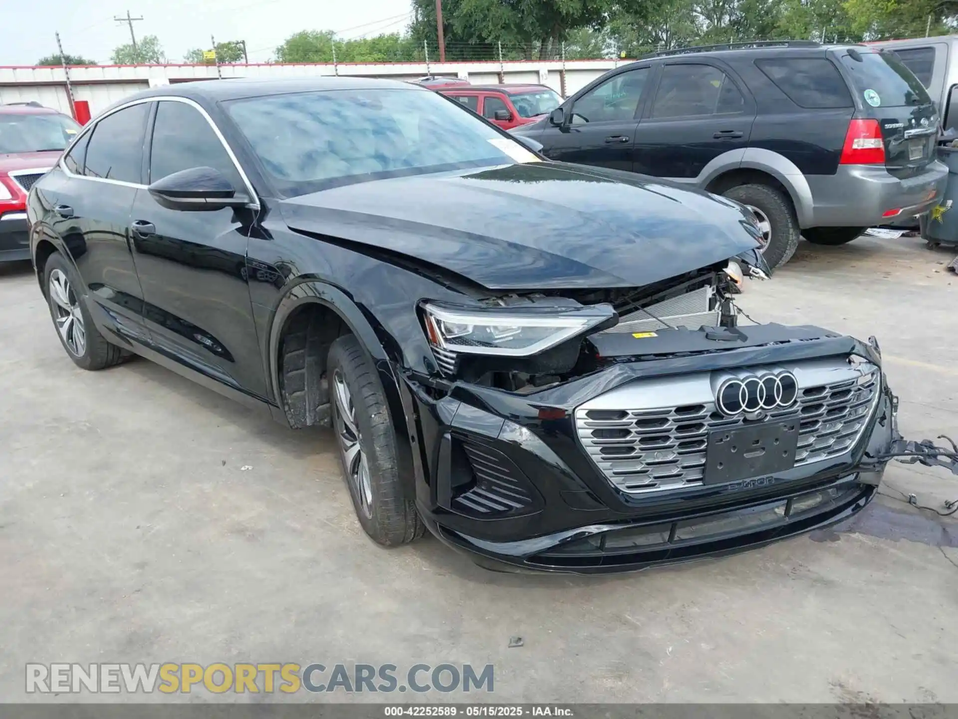 1 Фотография поврежденного автомобиля WA1CAAGE3RB005383 AUDI Q8 E-TRON 2024