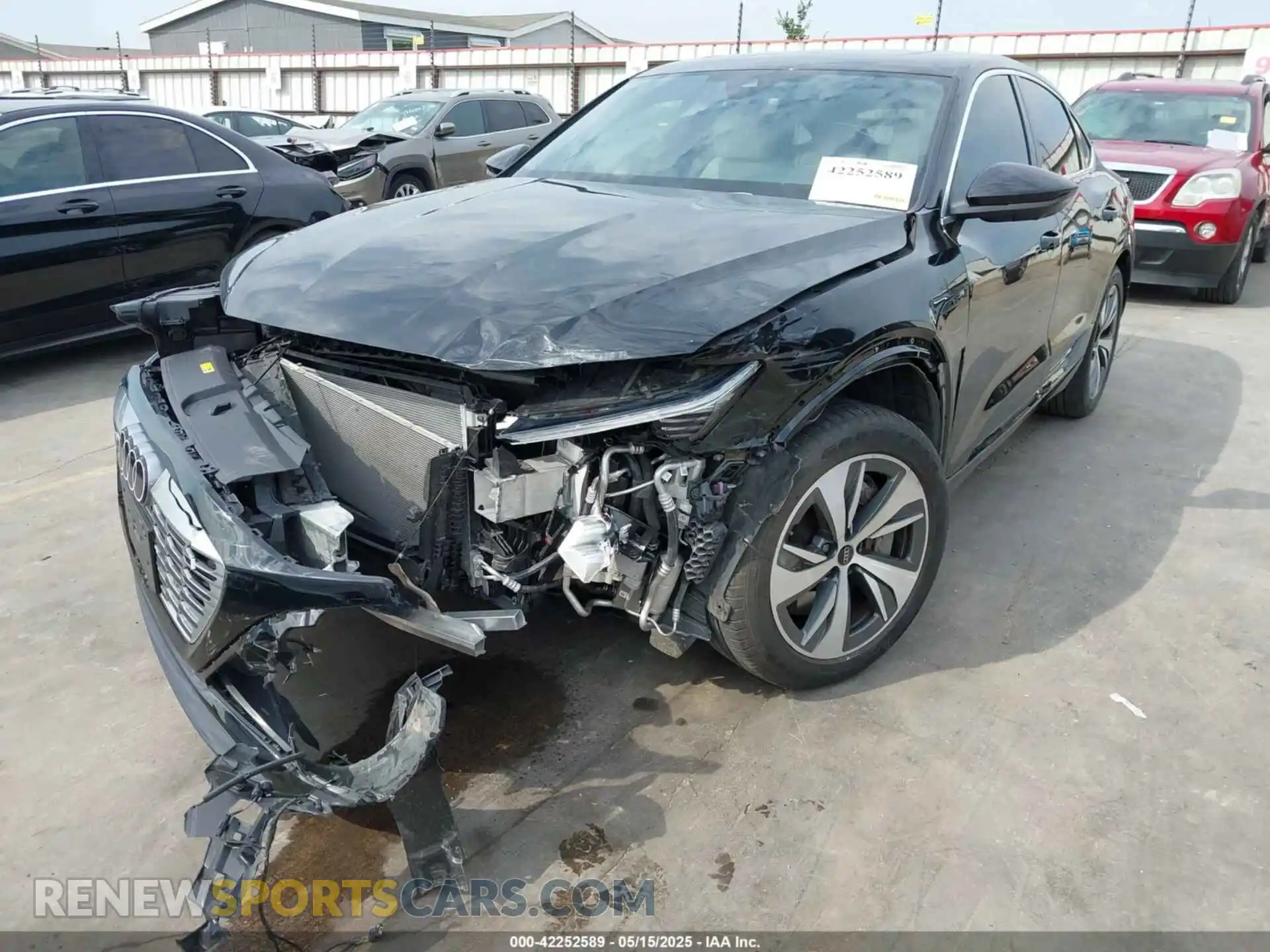 2 Фотография поврежденного автомобиля WA1CAAGE3RB005383 AUDI Q8 E-TRON 2024