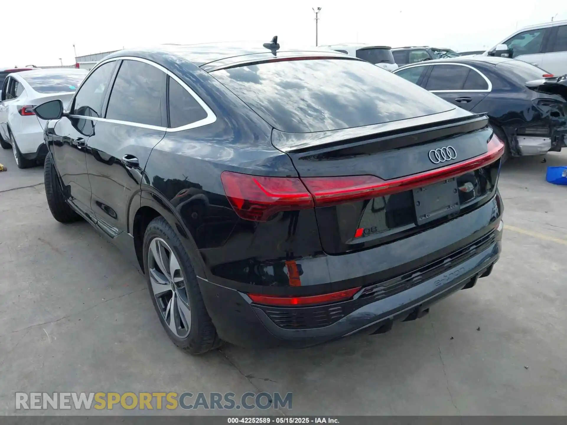 3 Фотография поврежденного автомобиля WA1CAAGE3RB005383 AUDI Q8 E-TRON 2024