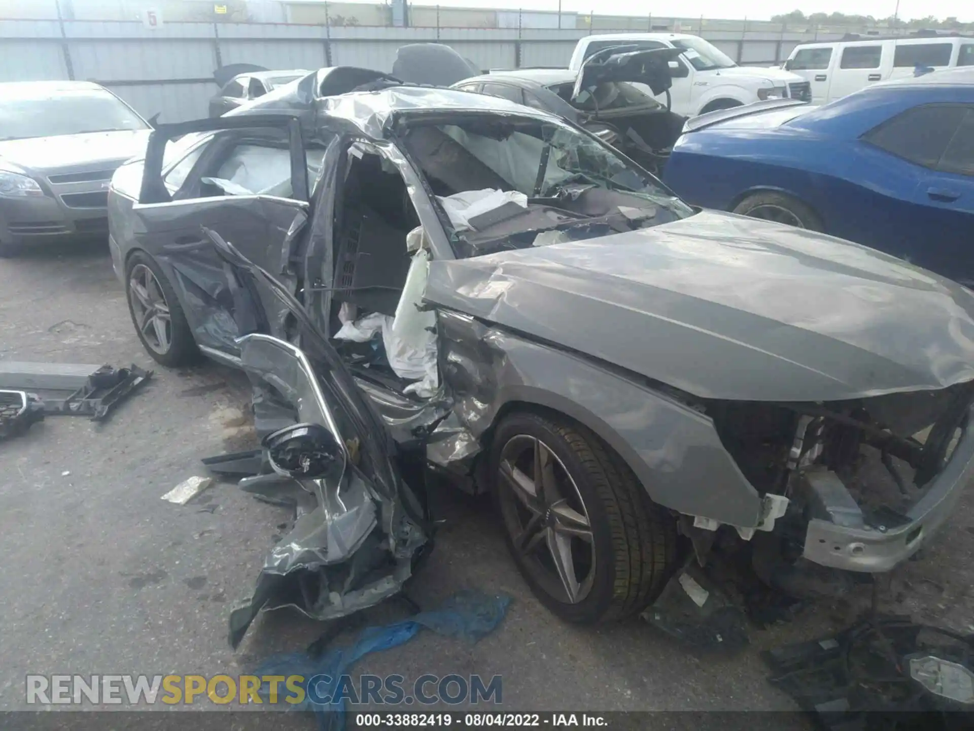 1 Фотография поврежденного автомобиля WAUB4AF46KA029087 AUDI S4 2019