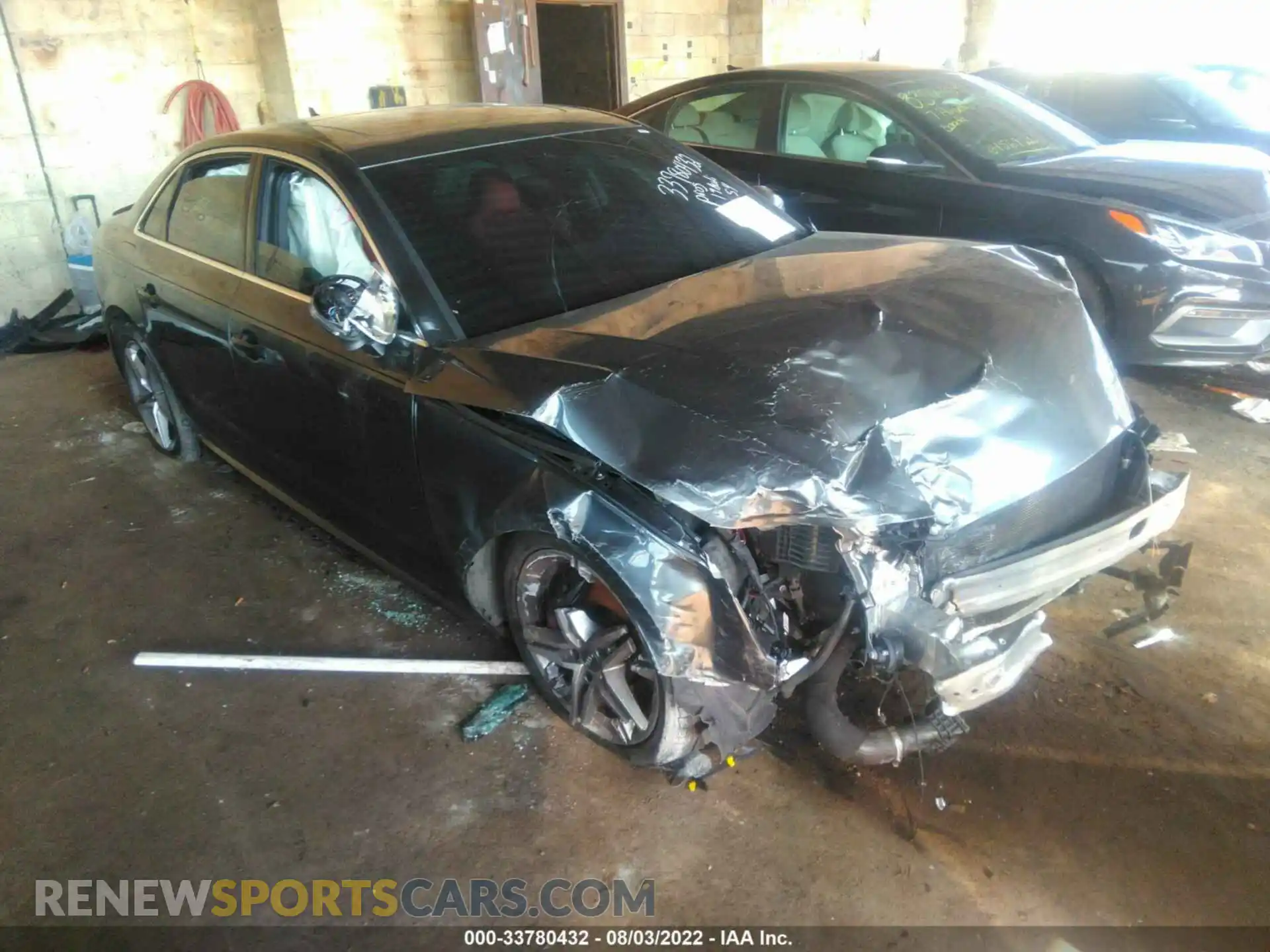 1 Фотография поврежденного автомобиля WAUB4AF48KA001193 AUDI S4 2019