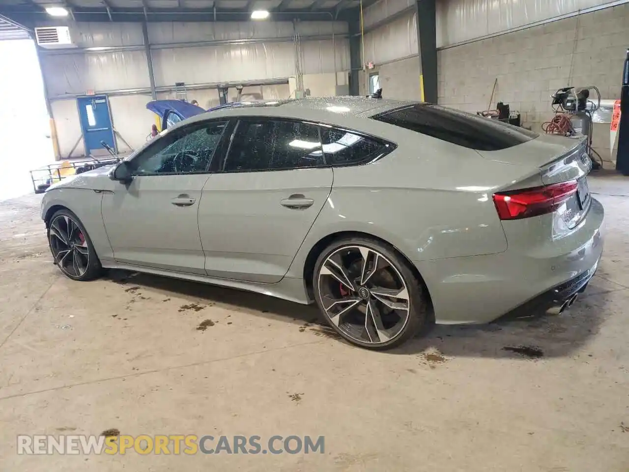 2 Фотография поврежденного автомобиля WAUC4CF57MA043351 AUDI S5/RS5 2021
