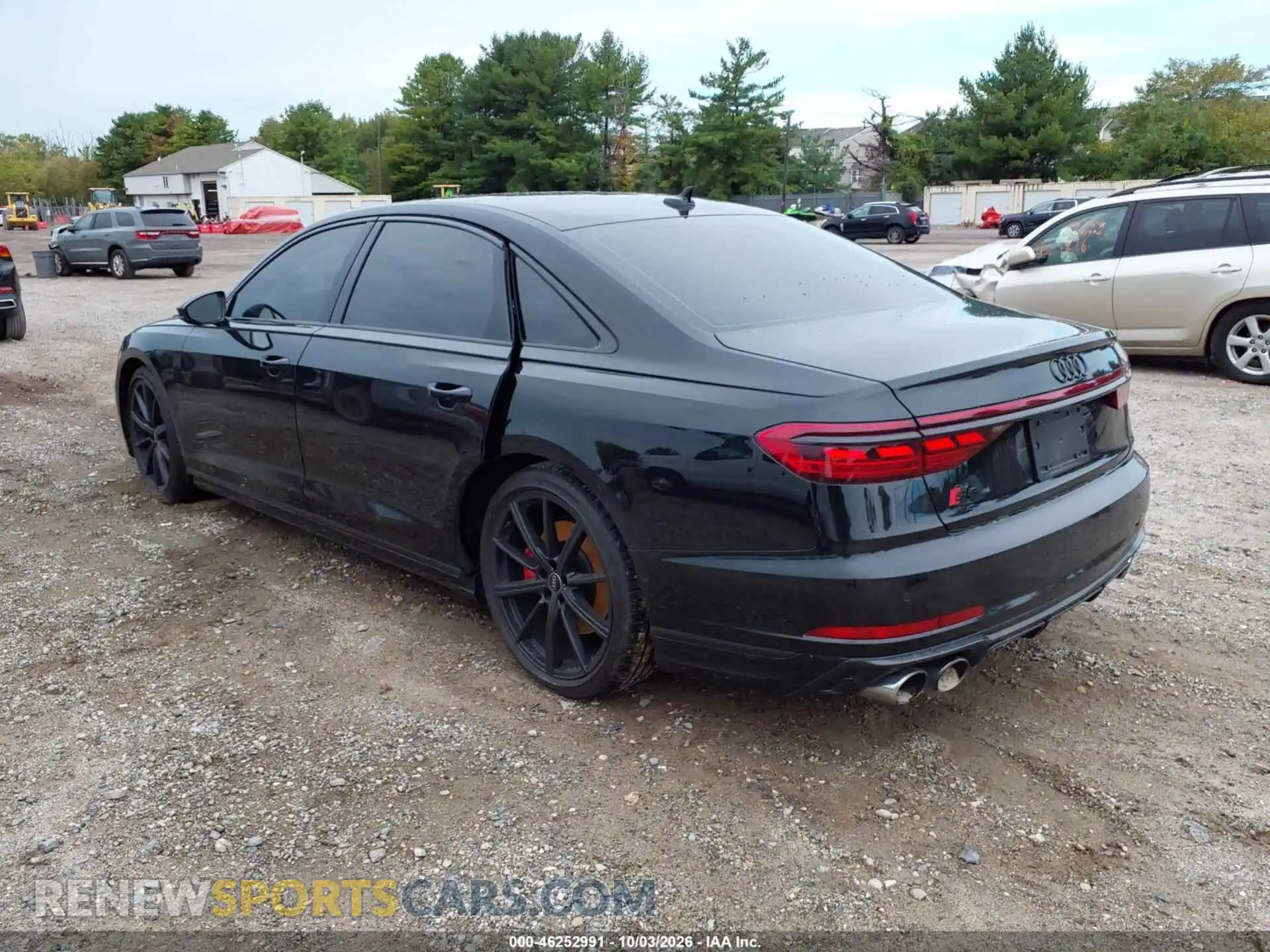 3 fotografías del automóvil dañado WAULSAF83PN015404 AUDI S8 2023