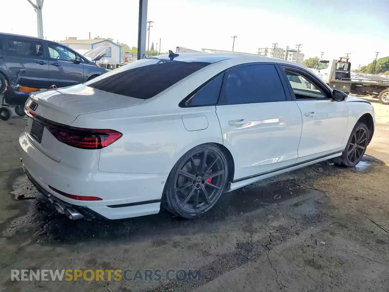 3 fotografías del automóvil dañado WAULSAF8XPN011320 AUDI S8 2023