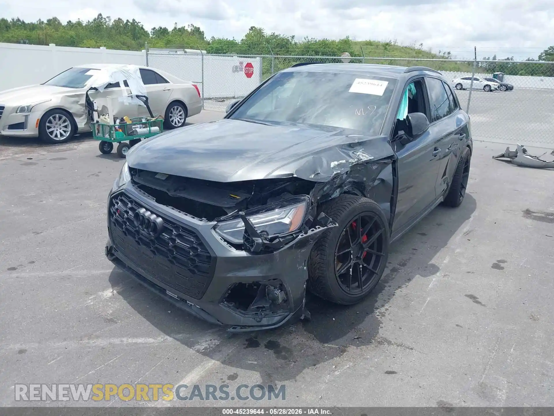 2 Photograph of a damaged car WA1B4AFY0N2039404 AUDI SQ5 2022