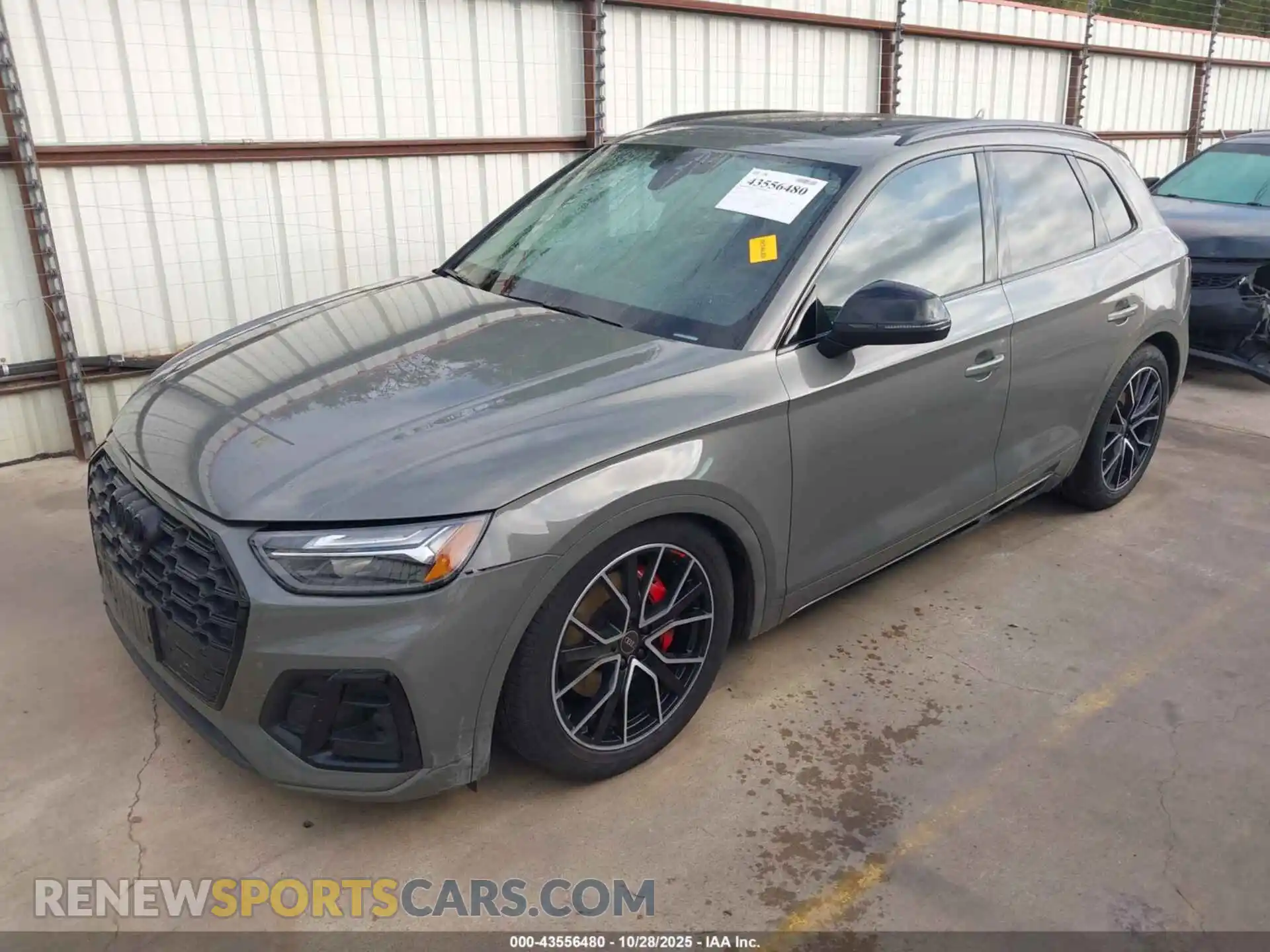 2 Photograph of a damaged car WA1B4AFY6P2022481 AUDI SQ5 2023