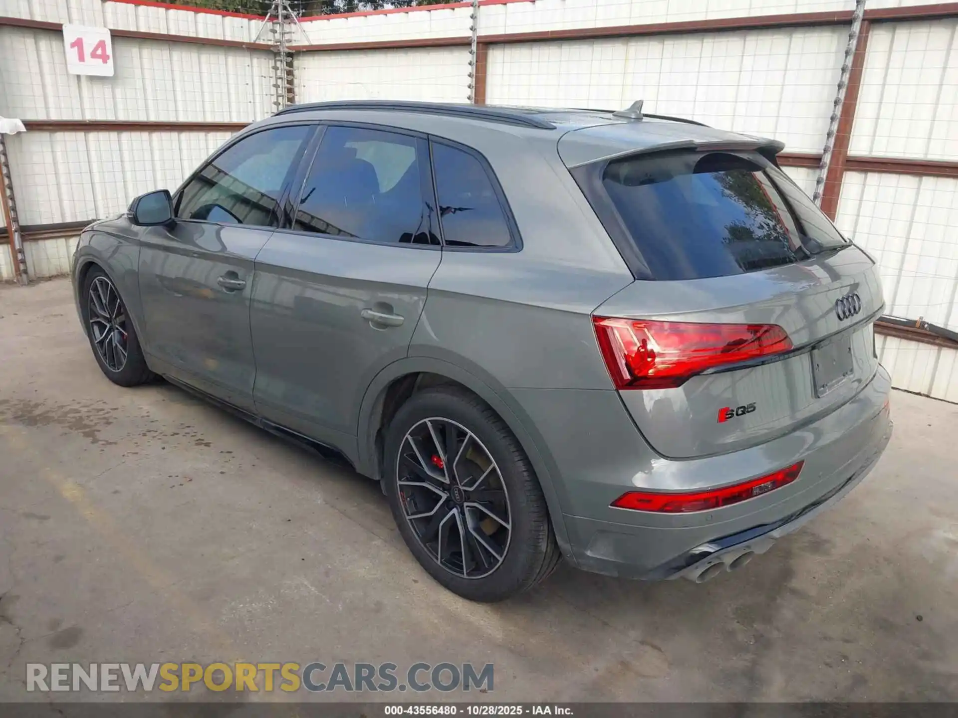 3 Photograph of a damaged car WA1B4AFY6P2022481 AUDI SQ5 2023