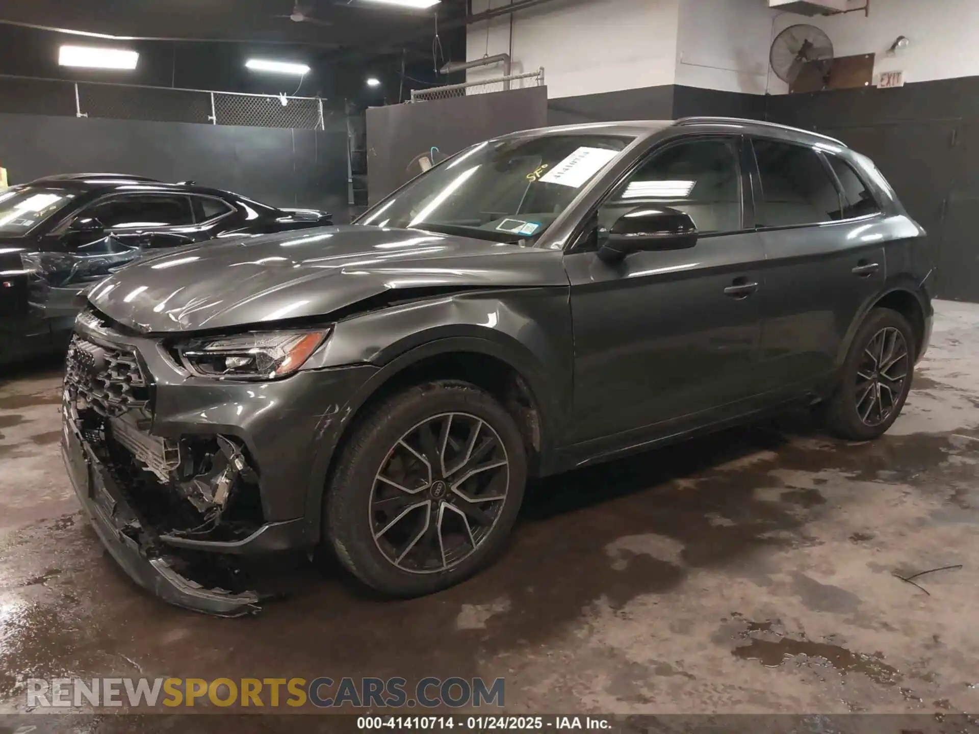 2 Photograph of a damaged car WA1B4AFY7P2072466 AUDI SQ5 2023