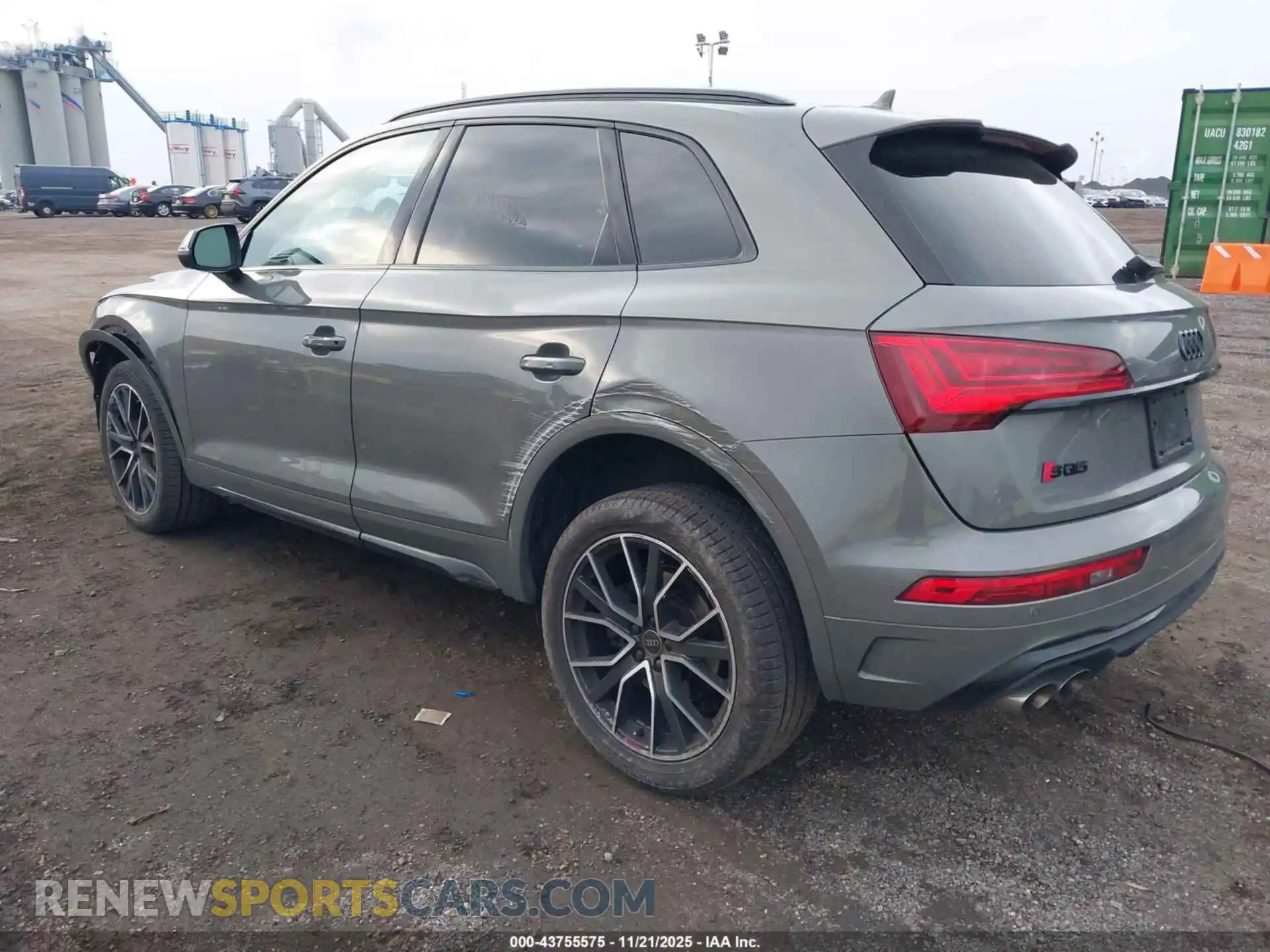 3 Photograph of a damaged car WA1B4AFY4R2088613 AUDI SQ5 2024