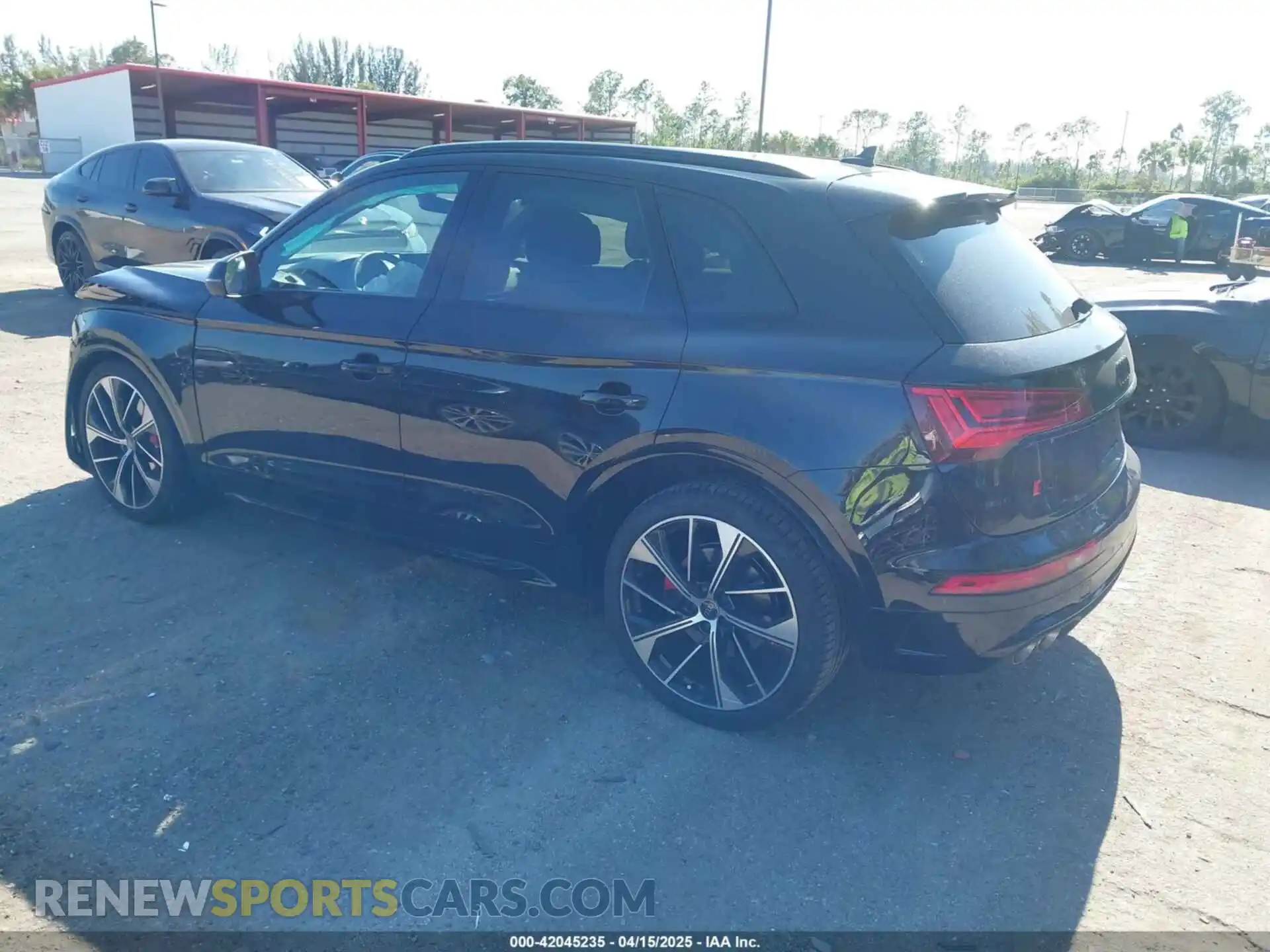3 Photograph of a damaged car WA1B4AFY7R2037896 AUDI SQ5 2024