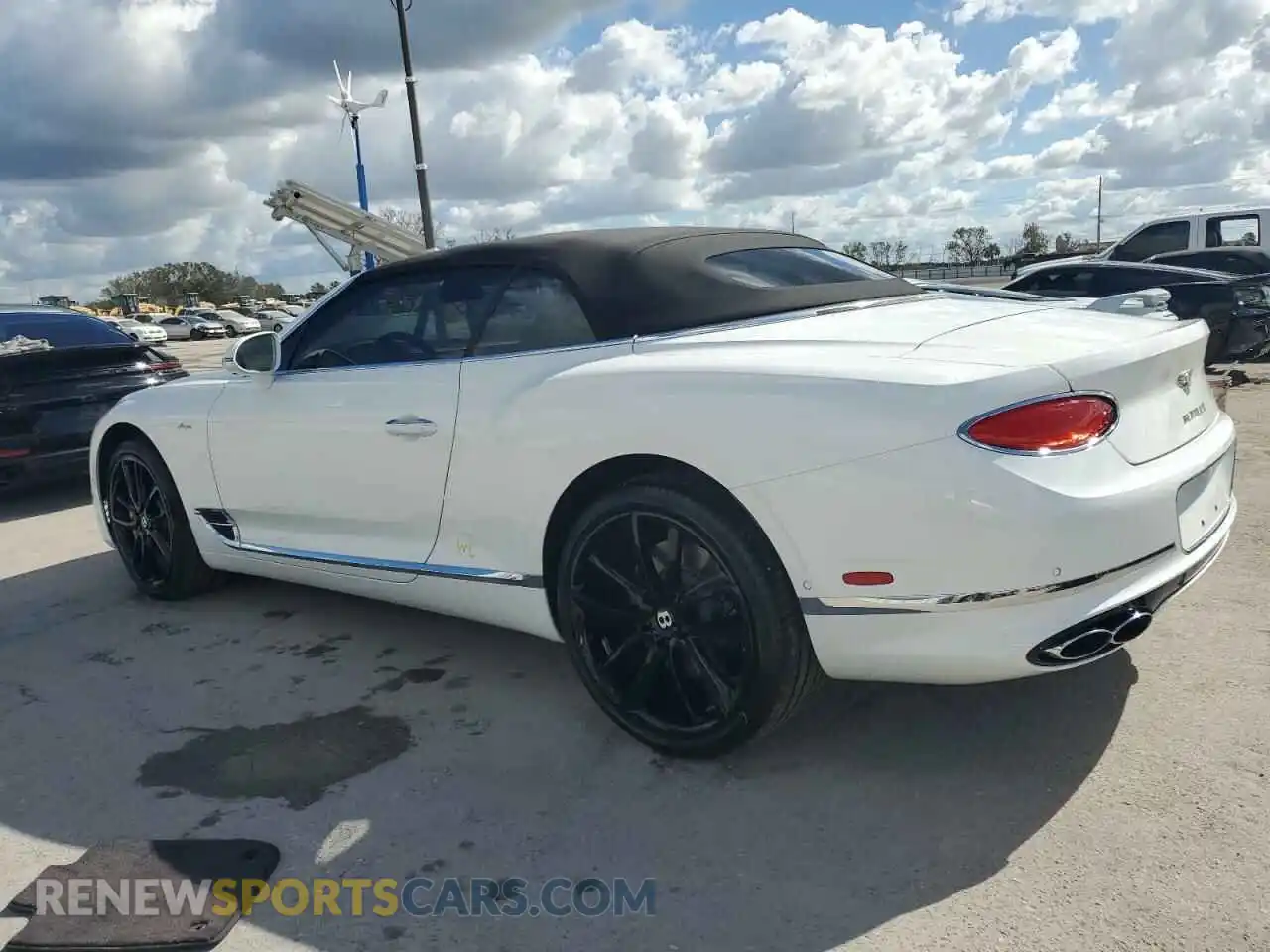 2 fotografías del automóvil dañado SCBDG4ZG6PC007759 BENTLEY CONTINENTA 2023