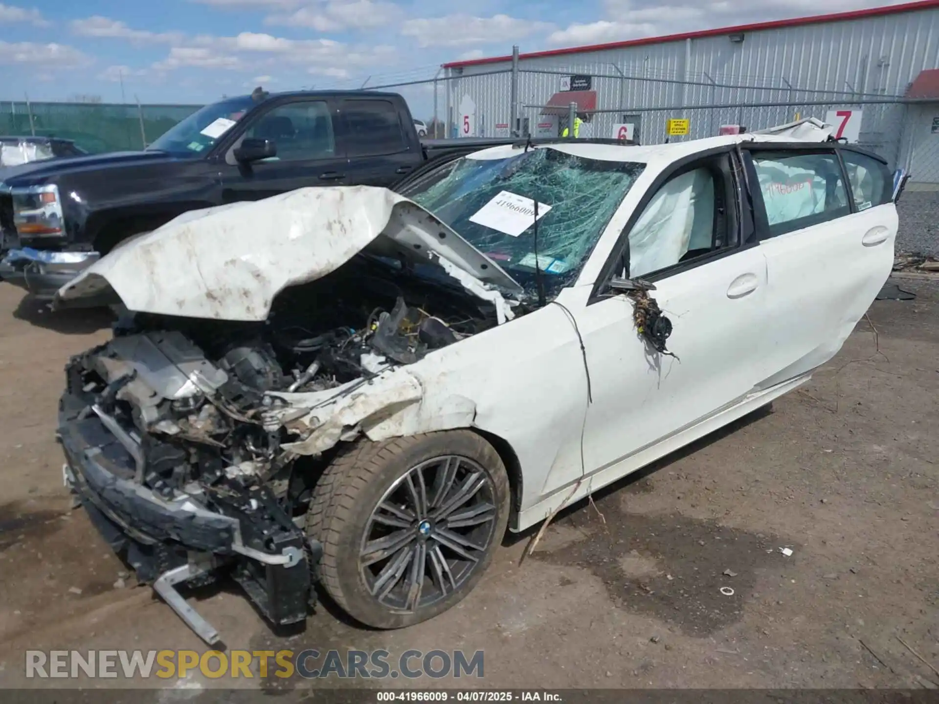 2 Photograph of a damaged car WBA5U9C01LFH03344 BMW 3 SERIES 2020