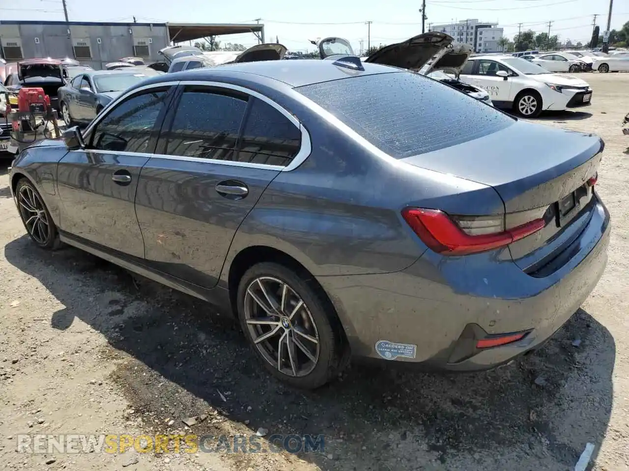 2 Photograph of a damaged car 3MW5P7J01M8B80736 BMW 3 SERIES 2021